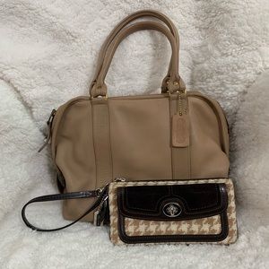 Beautiful Coach vintage soft satchel #4055 with the matching wristlet